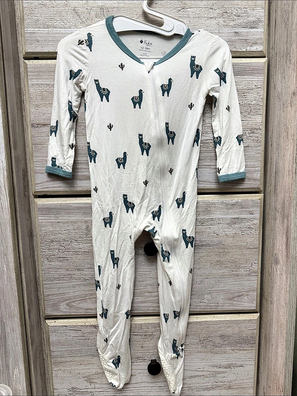 Kyte Baby Zippered Footie in Alpaca White & Blue 12-18M